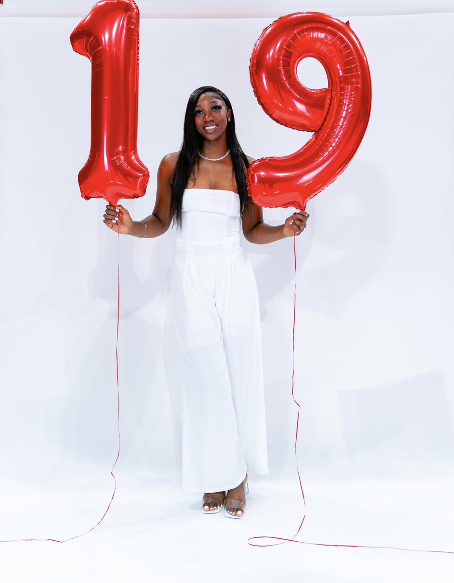 It’s Lo’s birthday 🥳 

Everyone wish a very happy birthday to <a href="/lorenaawouu/">lorena</a>!