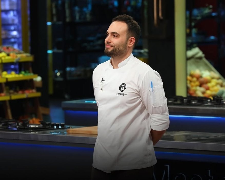 Fazla söze gerek yok bu senenin başrolü, halkın şampiyonu sen oldun. Oradan alnın ak başın dik bir şekilde ayrılıyorsun bazı şeyler vardır parayla satın alamazsın halkın gözünde kazandığın saygınlık ve sevgi ortada yolun açık olsun her daim🙏
#MasterChefTürkiye
#KeremBilginer