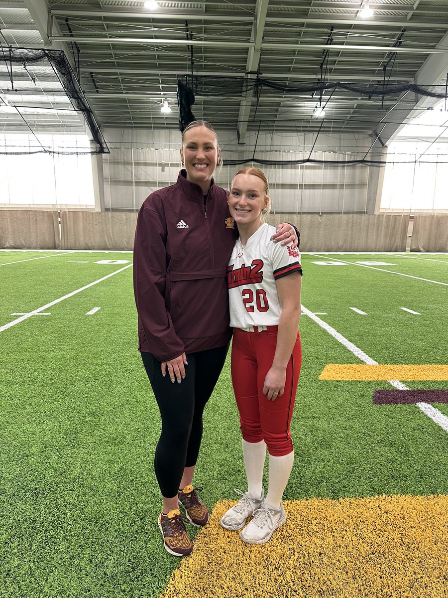 Had an amazing first day at Central Michigan <a href="/CMUSoftball/">CMU Softball</a> camp with coaches and players. Learned many new things and had lots of fun while doing it! 
Can’t wait for Day 2 of camp tomorrow! 
<a href="/McCallSalmon/">McCall Salmon</a> <a href="/saradriesenga10/">Sara Driesenga</a> <a href="/BrittiniK24/">Brittini Merchant</a> 

Fire Up!💛♥️

<a href="/T2Smigiel/">T2Smigiel</a>