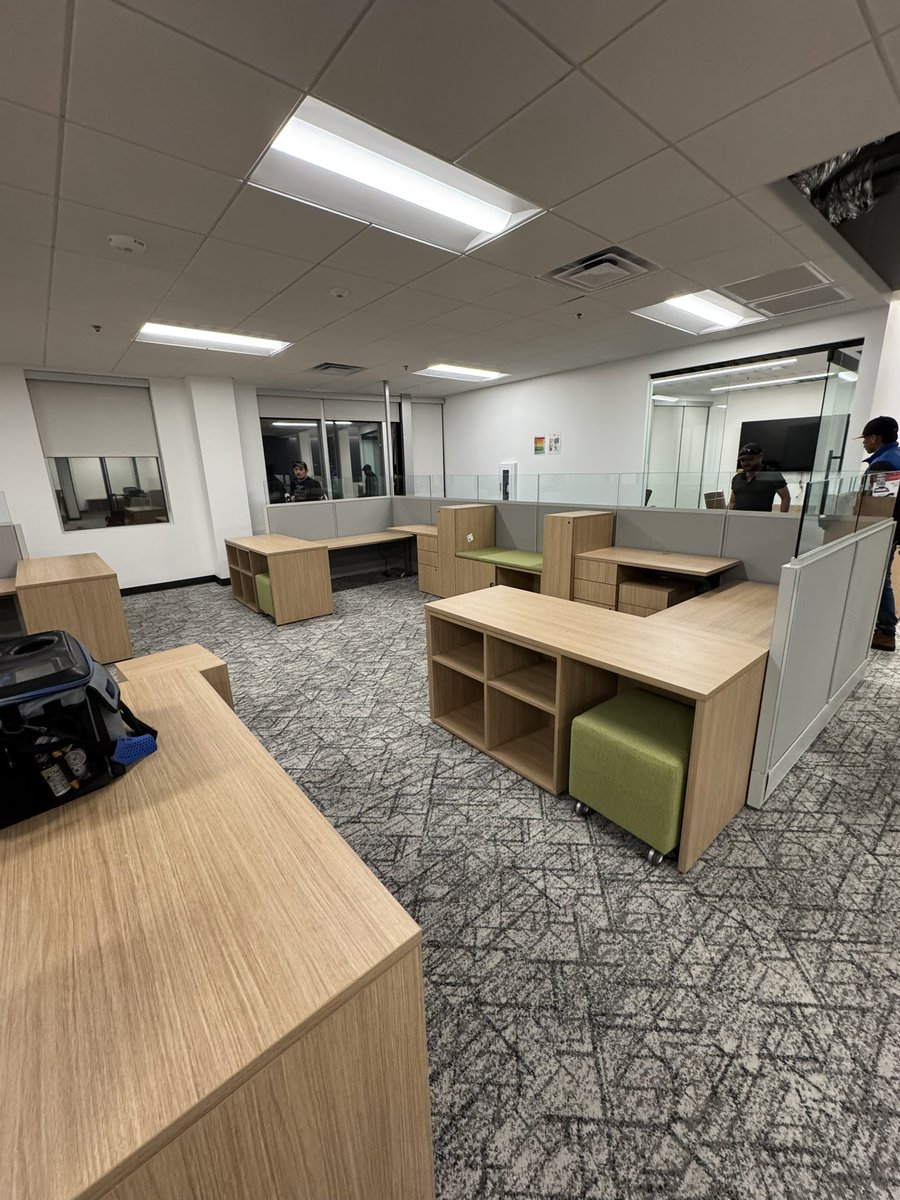 therealfurni's tweet photo. It might be winter in Phoenix, but this @AISSystems furniture install is bringing the heat! 🔥

Need office furniture faster than a snowman melts in the desert? We’ve got you covered. Let’s make your workspace cooler than Phoenix in 2025. ❄️

#OfficeFurniture #Phoenix #workspace https://t.co/nT1u0H63f5