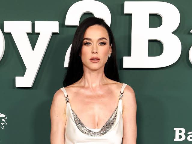 PopDrug's tweet image. 🚨 Katy Perry had donated all the revenue she has made from her album “143” to the victims of the California Fire!