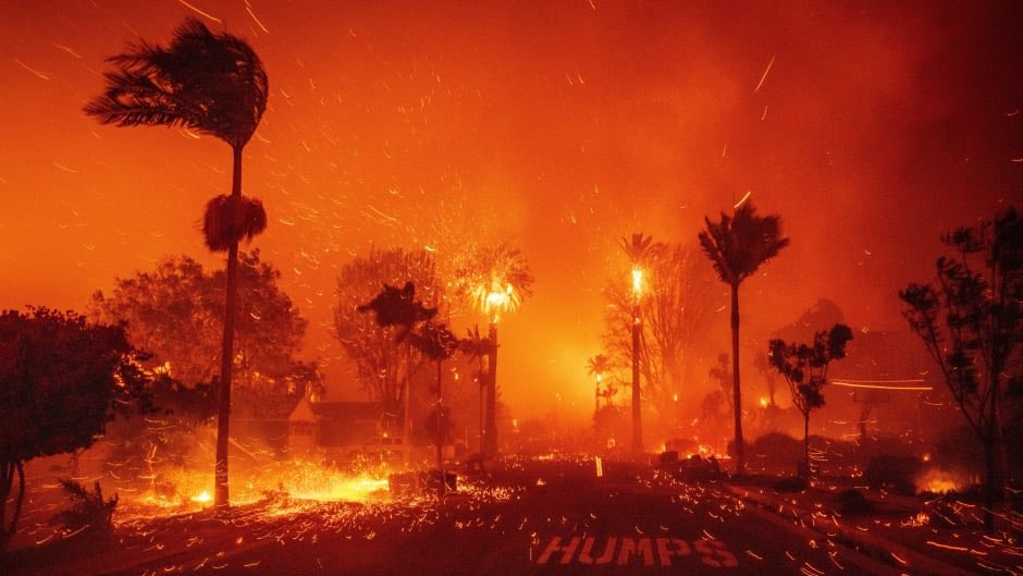 PopDrug's tweet image. 🚨 Katy Perry had donated all the revenue she has made from her album “143” to the victims of the California Fire!