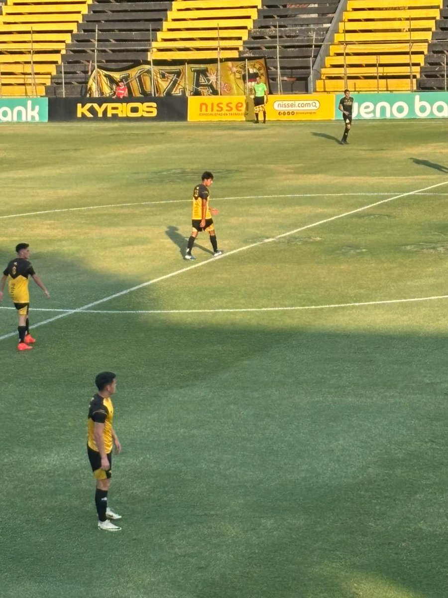 El sueño del pibe a punto de hacerse realidad! 🔥 Jonhatan Benítez Otazu, con solo 17 años ya juega un amistoso con la primera de <a href="/ClubGuarani/">Club Guarani</a> Formado en las inferiores del Club 24 de Junio, hoy en un club de Primera ¡A seguir haciendo historia, Jonhatan! ⚽ #Guarani #Fútbol