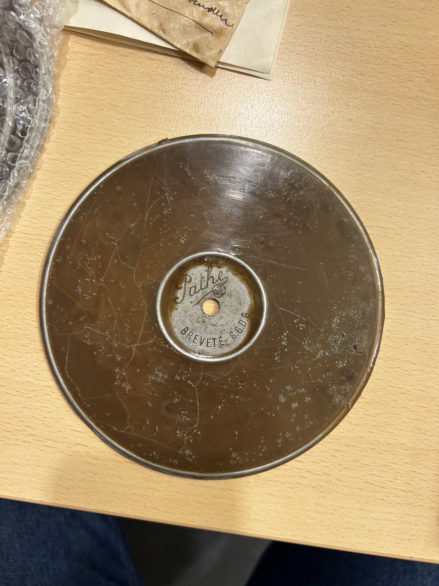 EvaHallama's tweet photo. Has somebody ever seen a disc like that? Its was part of two pathepost and pathegraph devices (1908-1914). Seems like you could mix the materials yourself.. its so special, beautiful and fragile! https://t.co/xC1cN8P1Pw