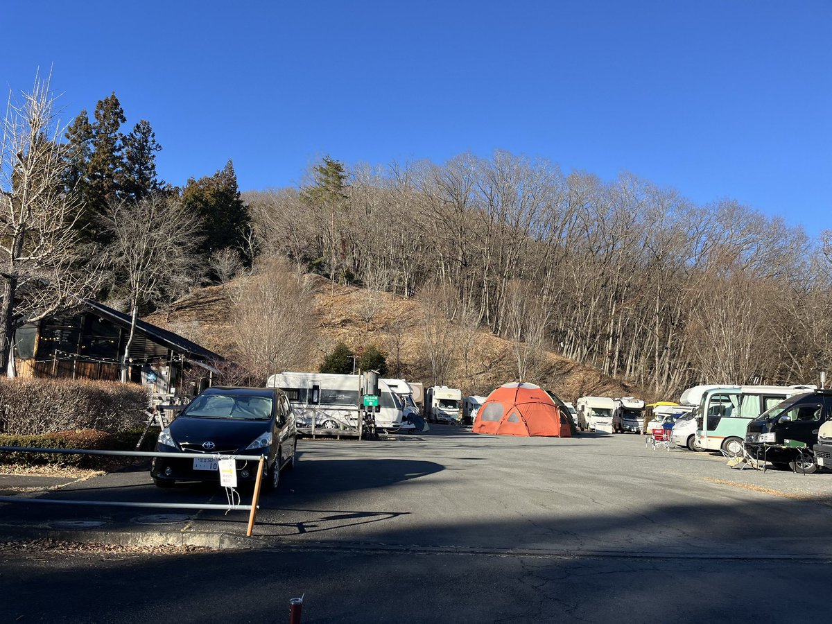 Muracafe_RVpark's tweet photo. 1/11ー12のお客様さまざまな車種のオフ会も賑やかで鮮やかですね。
ありがとうございました
#RVパーク #キャントレ #キャブコン　#軽キャン　#バンコン　#バスコン　#車中泊　#rvパークみどりの村 #hmcc #campingcar #オフ会 https://t.co/Vv1orCKrvg