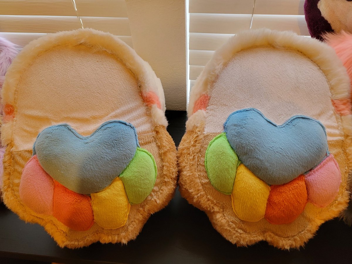foxopfurs's tweet image. clean feets :3