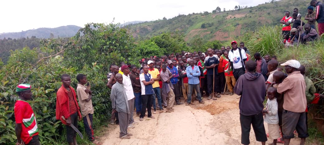 CnjbRutana's tweet photo. Turashimiye cane Ubuserukizi bwa @CNJB_MUSONGATI hamwe n'urwaruka rwo muri iyo Commune kuba batunganije ibikorwarusangi vyo kuziburura ikiraro k'uruzi rugabura zone Shanga na Musongati biri mu Ntara yacu nziza ya @RutanaProvince kuri uyu wa 11/01/2025. https://t.co/ZyUNKXsX5t