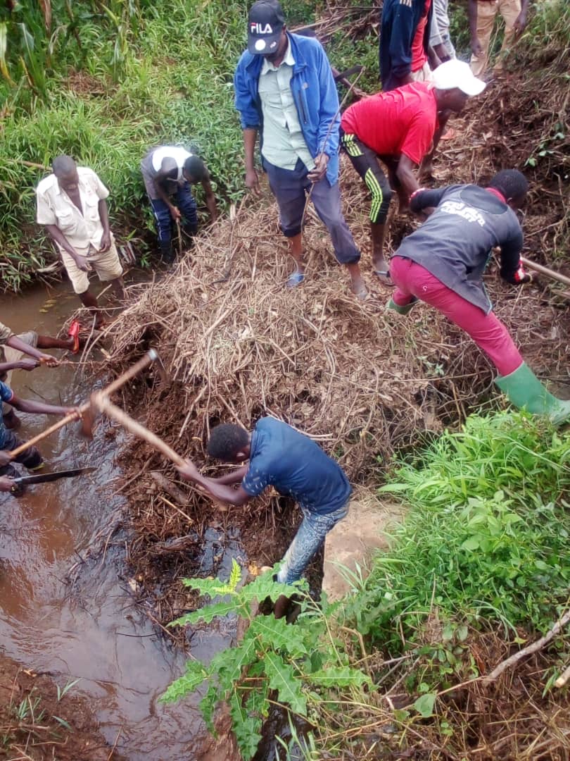 CnjbRutana's tweet photo. Turashimiye cane Ubuserukizi bwa @CNJB_MUSONGATI hamwe n'urwaruka rwo muri iyo Commune kuba batunganije ibikorwarusangi vyo kuziburura ikiraro k'uruzi rugabura zone Shanga na Musongati biri mu Ntara yacu nziza ya @RutanaProvince kuri uyu wa 11/01/2025. https://t.co/ZyUNKXsX5t