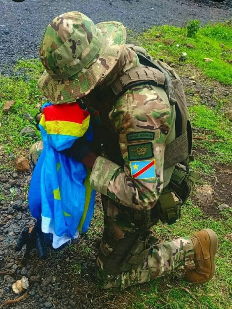 Cette image vaut milles mots des politiciens véreux, ennemis de la République. Elle traduit l'amour de la patrie, le véritable patriotisme qui manque encore à Fayulu et ses compères.
<a href="/fatshi13/">Félix A. Tshisekedi</a> 

           AMINATA OEIL DU CHEF