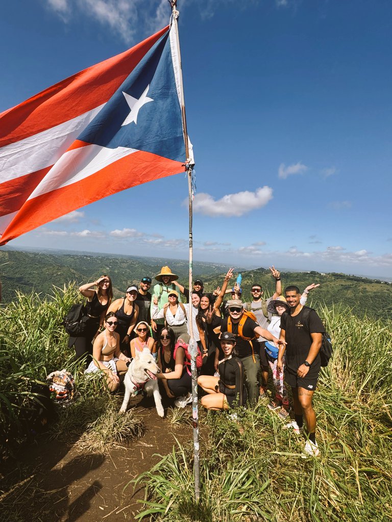 dettelibre's tweet photo. 2 horas de hiking pero escuhando Dtfm. Casi moríamos pero al menos estábamos siendo felices.
#CerroMime #PR #DtFM https://t.co/OT8nevTJ8M