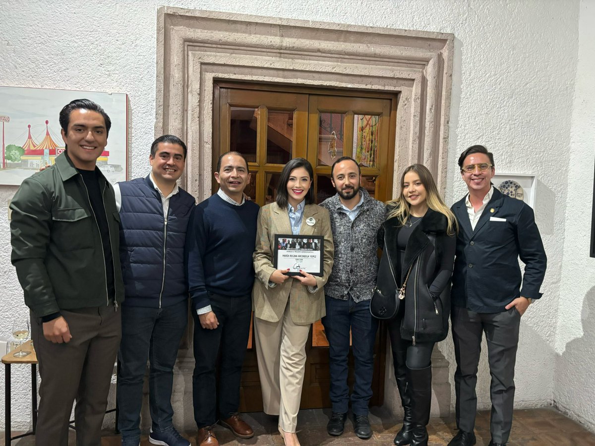 CEFMichoacan's tweet photo. Es un placer anunciar que María Regina Arciniega Yépez asumió la Dirección Ejecutiva del Centro de Estudios y Formación Política para el período 2025-2027. Estará acompañada por un equipo de jóvenes líderes comprometidos. ¡Les deseamos el mayor de los éxitos! https://t.co/WTZi1aUfEX