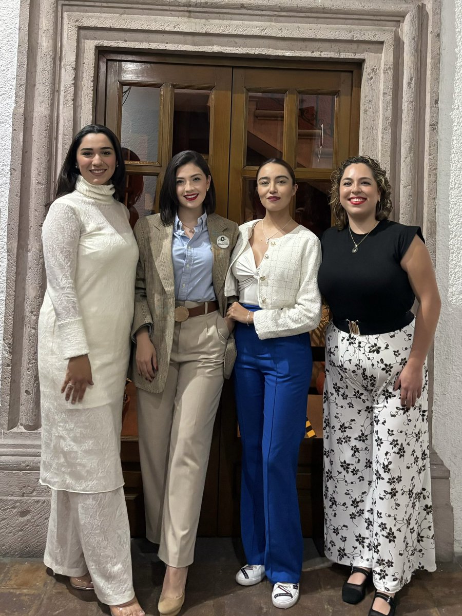 CEFMichoacan's tweet photo. Es un placer anunciar que María Regina Arciniega Yépez asumió la Dirección Ejecutiva del Centro de Estudios y Formación Política para el período 2025-2027. Estará acompañada por un equipo de jóvenes líderes comprometidos. ¡Les deseamos el mayor de los éxitos! https://t.co/WTZi1aUfEX