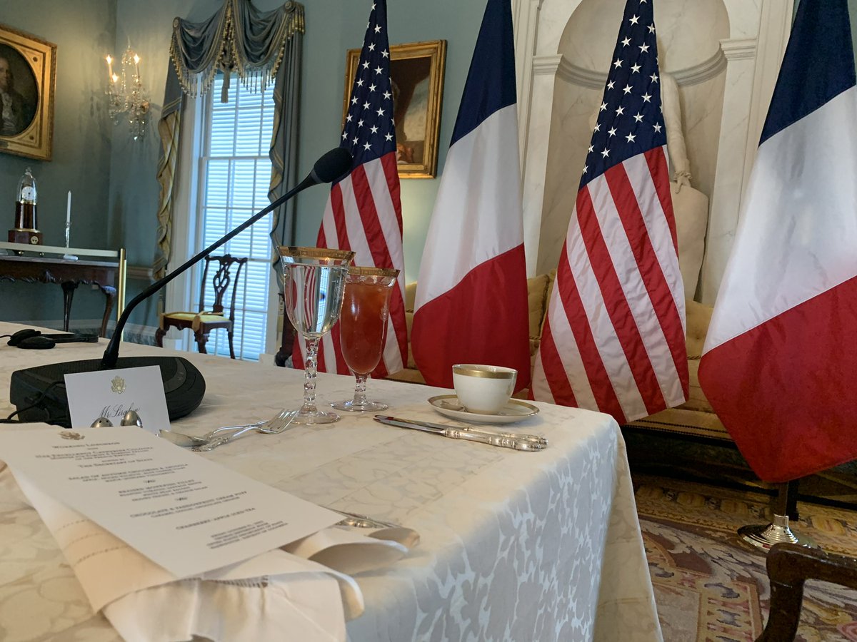 Brice_Fodda's tweet photo. Un grand diplomate, et un grand francophile. Merci à @MinColonna de m’avoir permis de le rencontrer lors d’un déjeuner de travail au DoS il y a deux ans déjà ! 🇫🇷🇺🇸 https://t.co/y8z4Rfq1pm