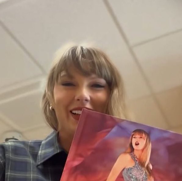 Just me &amp; Tay 🫶🏼🩷 <a href="/taylornation13/">Taylor Nation</a>