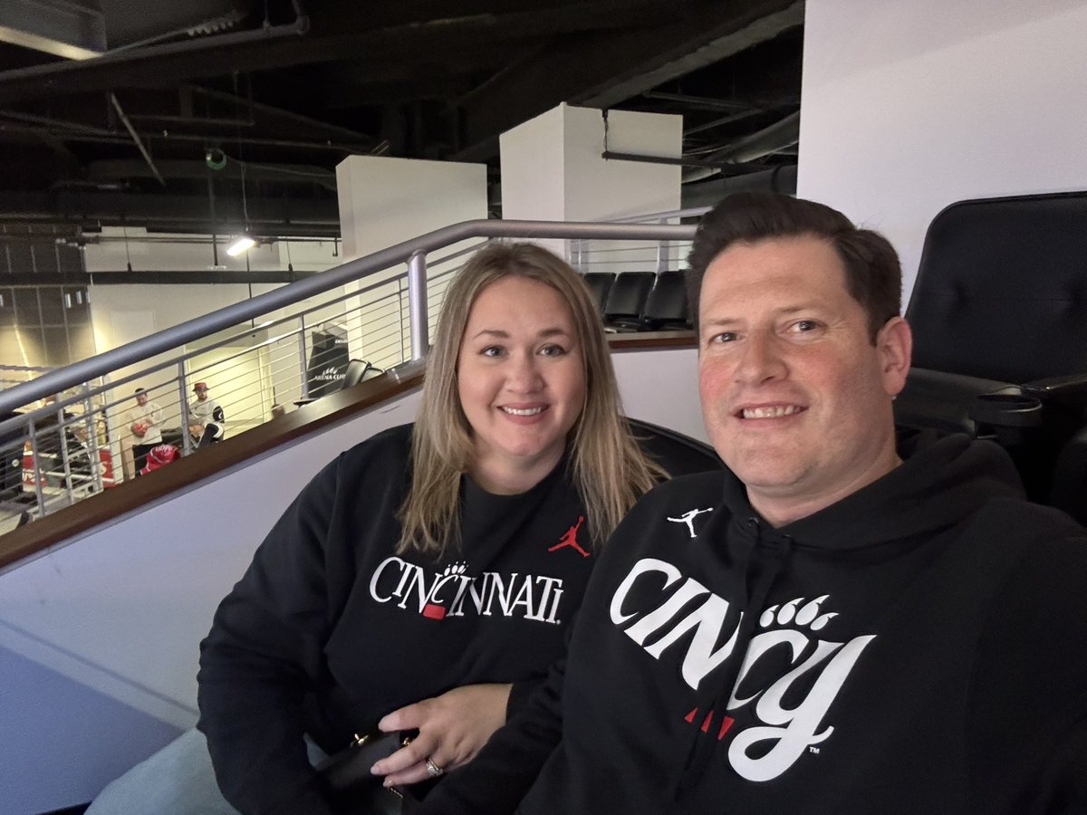 longduckdon's tweet photo. #BEARCATS https://t.co/dGderZ1Adr