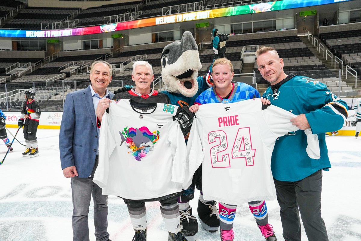 SanJoseSharks's tweet photo. Last night, the Sharks hosted the third annual Pride Scrimmage at SAP Center where Team Teal, San Francisco Earthquakes LGBTQ+ Ice Hockey Club and Team Trans competed in a round robin. 🏒🌈

A number of special guests joined us for a great night of competition and celebration through the sport of hockey!