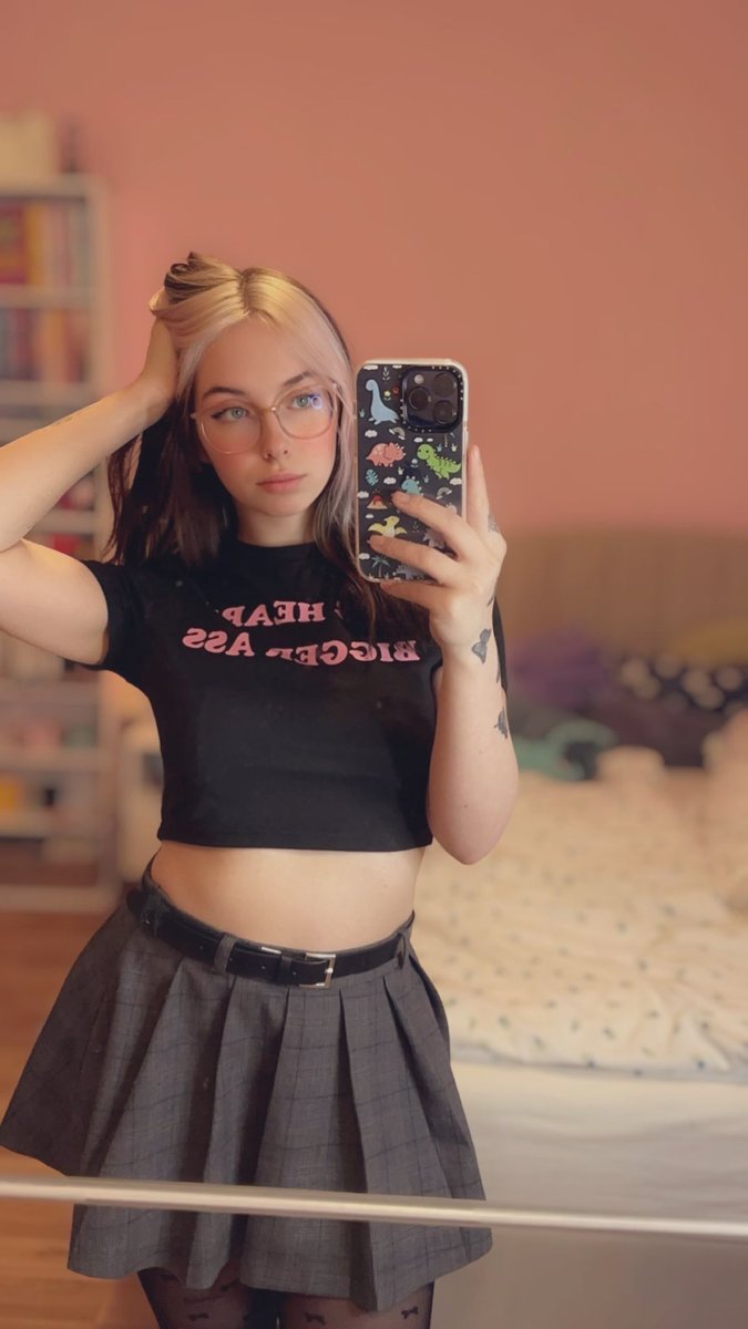 blossomprinxess's tweet photo. Be honest for a surprise in your dms🥺👉🏻👈🏻 https://t.co/iv5xrkxjVG