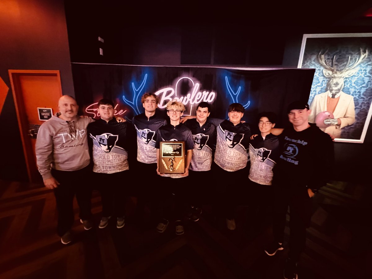 FTHSGirlsBoysB1's tweet photo. The boys shoot a 3024 up at Bowlero today to take home 2nd place at the Central Jersey Winter Classic #loadedfield #wewerethebooms #letsgo https://t.co/dCc5fJXTZX