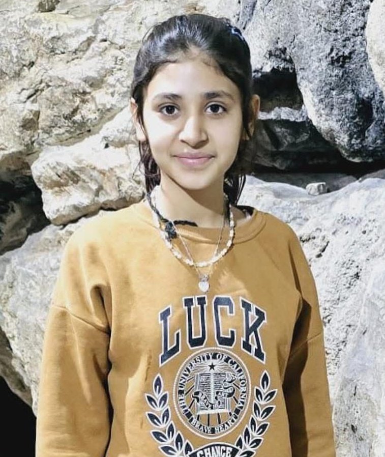 🚨 KAYIP ÇOCUK DUYURUSU! 🚨

11 yaşındaki Elif, 3 gün önce Mersin Tarsus'ta kayboldu. 😔
Twitter ailem sizden ricam fotoğrafa bakalım 
Biliyorsunuz Twitter sayesinde çok kişi bulundu 
Görenler 112 acil durum hattını veya 0545 901 79 61 arayabilir