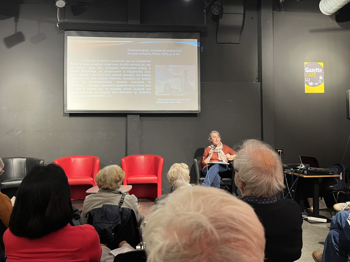 aphglanguedoc's tweet photo. En direct du café histoire de @APHG_National où Hélène Ménard mcf hdr en histoire romaine @CRISES_UPVM nous parle de la condamnation à mort dans l’Empire romain : nouvelles approches. Encore une fois salle comble au Gazette café ! Vous trouverez bientôt la vidéo en ligne. https://t.co/VaPj2FSDlZ