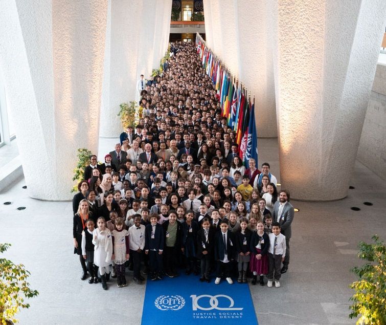 ONUGeneve's tweet photo. Cette semaine, 560 élèves rassembés pour l’édition 2025 #FerMUN

👩‍🎓👨‍🎓Transformés en diplomates, ces lycéens ont appris à mieux connaître les droits de l'homme, la paix &amp; le monde du travail.

Revivez la cérémonie d'ouverture à l'ONUGeneve📺https://t.co/G58fPXTvX1
@floduj @OITinfo https://t.co/RPkHZysN7X