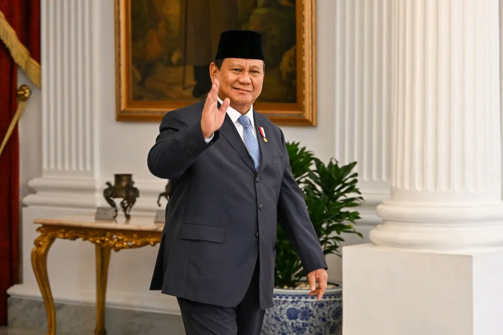 NewsAlgebraIND's tweet photo. BIG NEWS 🚨 KHELA with Pakistan !!

After India expressed displeasure, the Indonesian president cancelled his plan to visit Pakistan after the Republic day celebration in India.

President Subianto is the chief guest at India's Republic Day.

Pakistan was ready to demand financial assistance from Indonesia 😂🔥