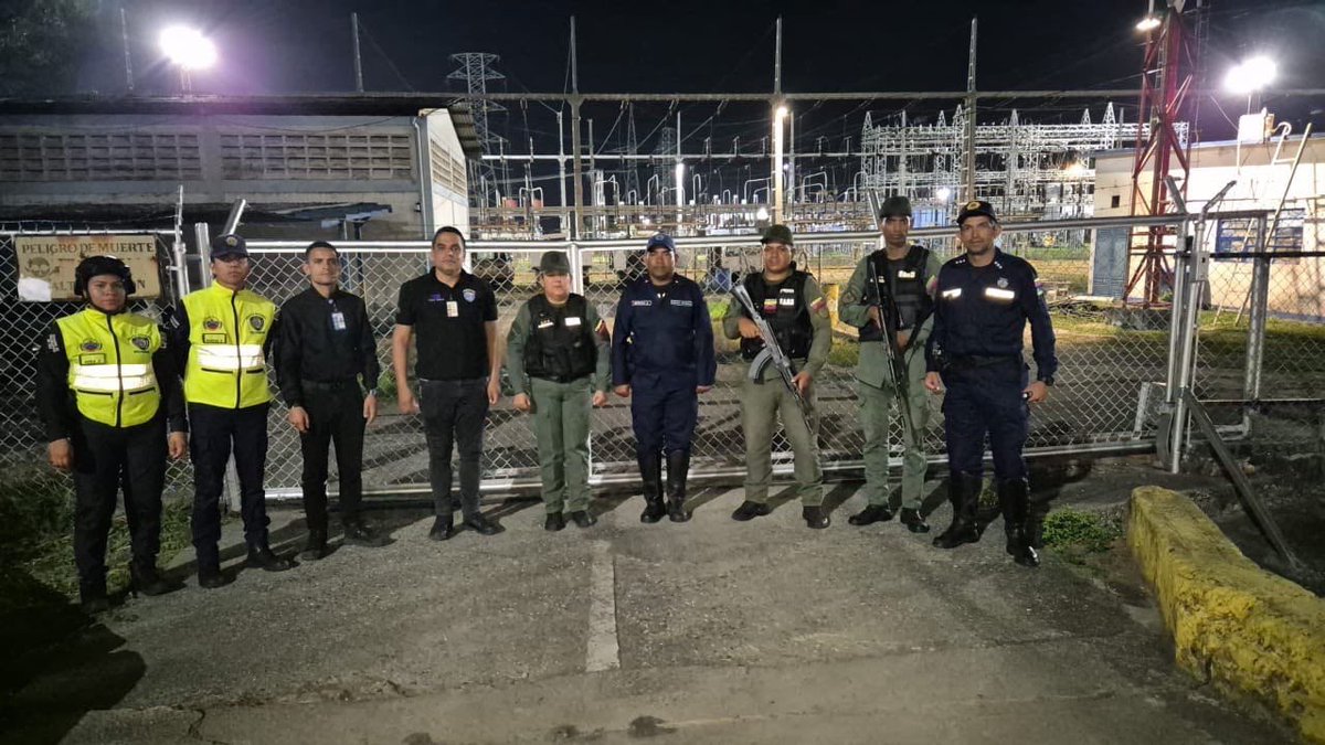 CEOFANBVE's tweet photo. 🔁 RT || GJ. @dhernandezlarez: ¡En alerta las 24 horas del día! ¡Por la integridad y seguridad de la patria!

#IntegrarEsVencer https://t.co/vt6yI4y4tE