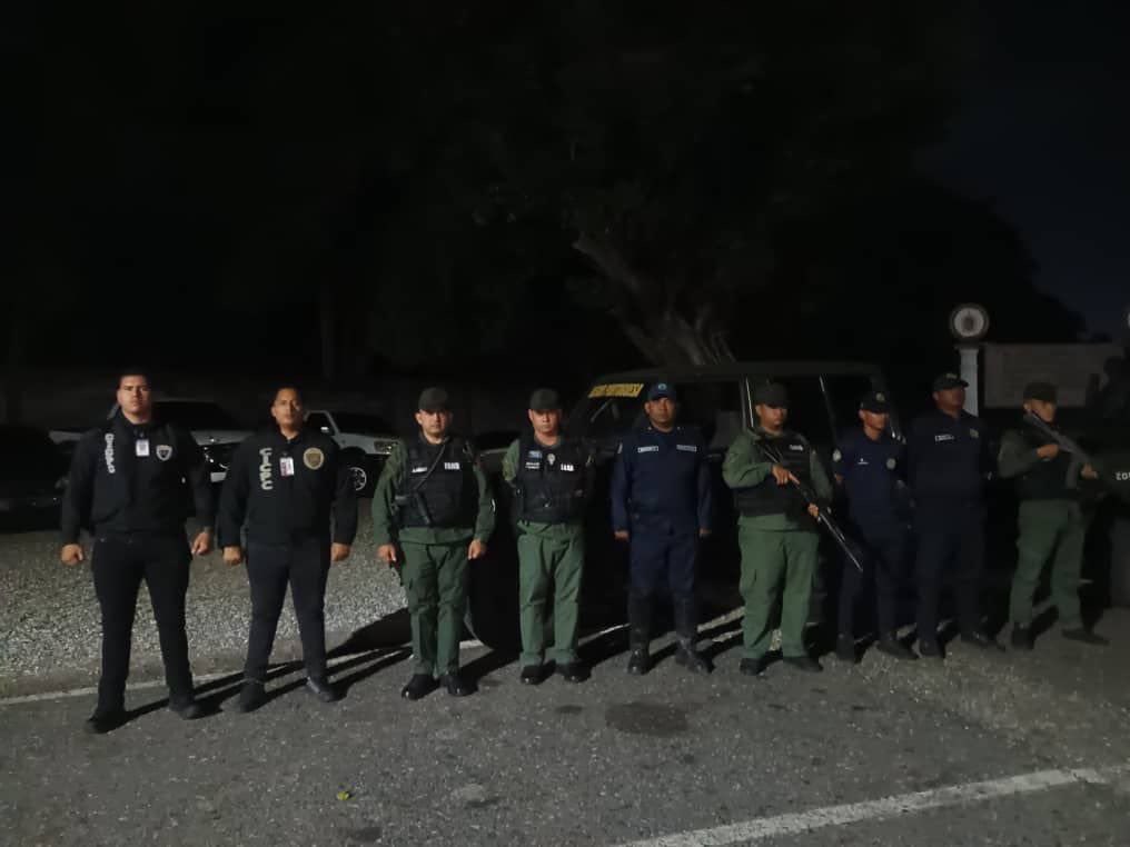 CEOFANBVE's tweet photo. 🔁 RT || GJ. @dhernandezlarez: ¡En alerta las 24 horas del día! ¡Por la integridad y seguridad de la patria!

#IntegrarEsVencer https://t.co/vt6yI4y4tE