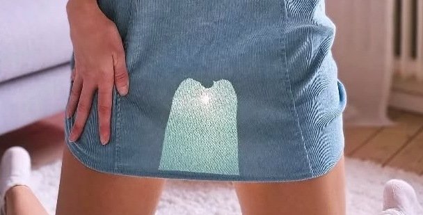 stringalexa's tweet photo. Neuester instagram Trend ist ja Taschenlampe Kerze oder was auch immer so zu platzieren dass die Schamlippen durchs Kleid sichtbar sind. Rein zufällig natürlich https://t.co/Ck6gC1WukL