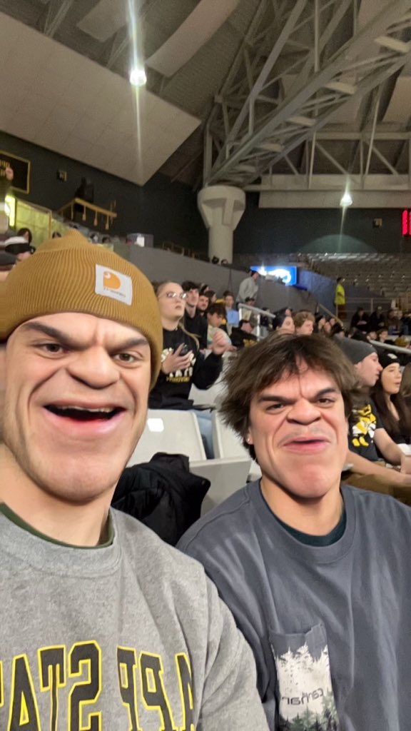 wyattmoore41's tweet photo. Let’s go app! #TakeTheStairs https://t.co/3kZdVimMGz