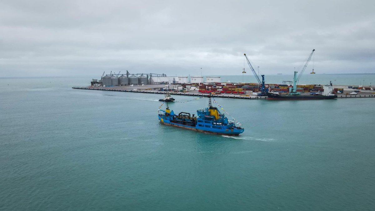 huachodiazmena's tweet photo. ESTE MOMENTO HISTÓRICO MARCA EL INICIO DE UNA NUEVA ETAPA PARA YUCATÁN

Hoy damos inicio a los trabajos de dragado de mantenimiento, que representan el primer paso hacia la ampliación y modernización del Puerto de Altura de Progreso, una obra que cambiará el rumbo de nuestro estado y fortalecerá su posición estratégica a nivel nacional e internacional.
