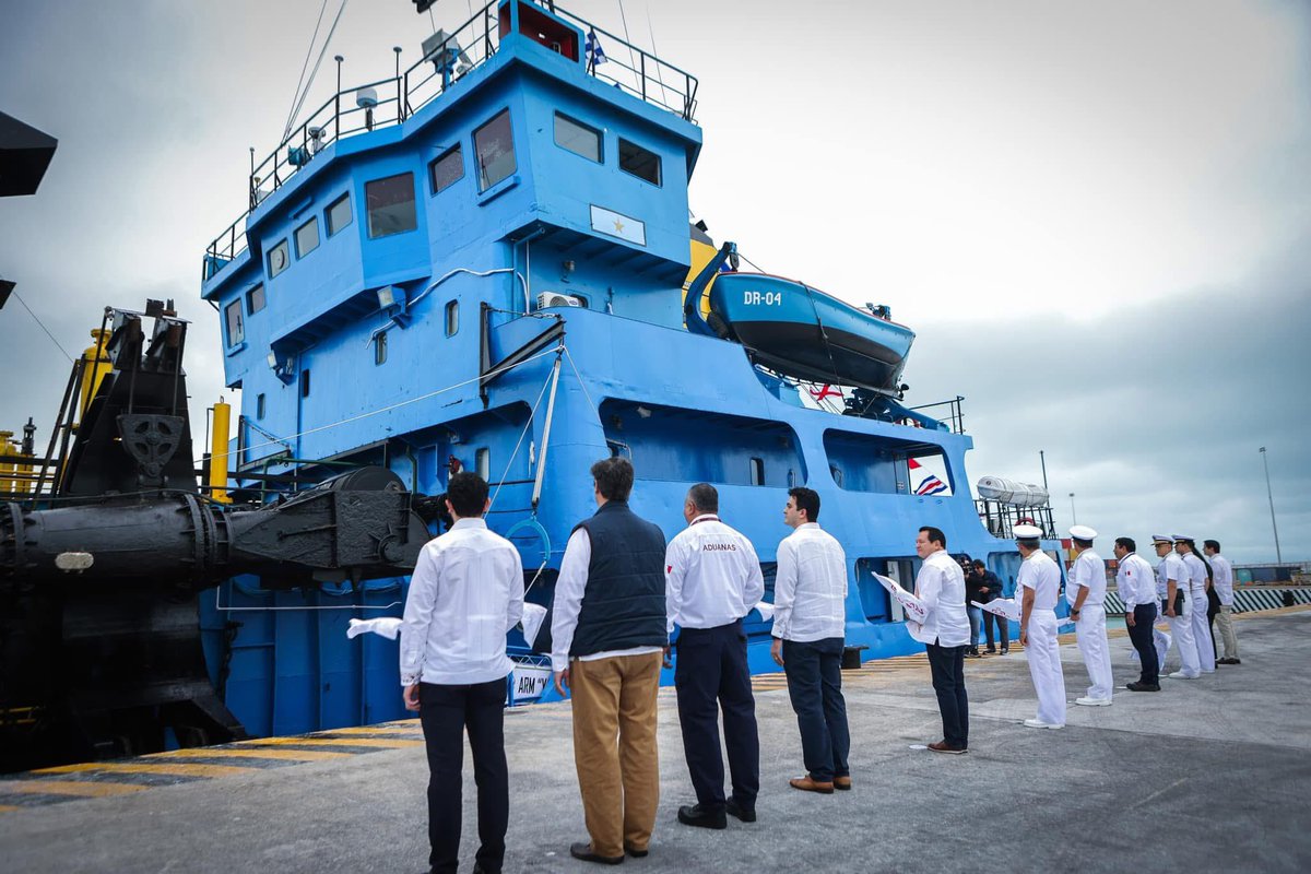 huachodiazmena's tweet photo. ESTE MOMENTO HISTÓRICO MARCA EL INICIO DE UNA NUEVA ETAPA PARA YUCATÁN

Hoy damos inicio a los trabajos de dragado de mantenimiento, que representan el primer paso hacia la ampliación y modernización del Puerto de Altura de Progreso, una obra que cambiará el rumbo de nuestro estado y fortalecerá su posición estratégica a nivel nacional e internacional.