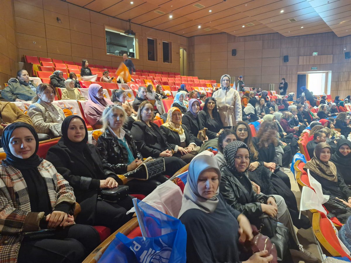 akkadinn5555's tweet photo. 📍İl Kadın Kollarımızın 7. Olağan Kongresi: Yaklaşık 10 yıldır İl Kadın Kolları Başkanlığı görevini başarıyla yürüten Rabia Bay Keser, e hizmetlerinden dolayı teşekkür ediyor 
Görevi devralan Tuğçe Dağdemir Muslu’ya yeni görevinde başarılar diliyoruz https://t.co/5CTm1xc39V
