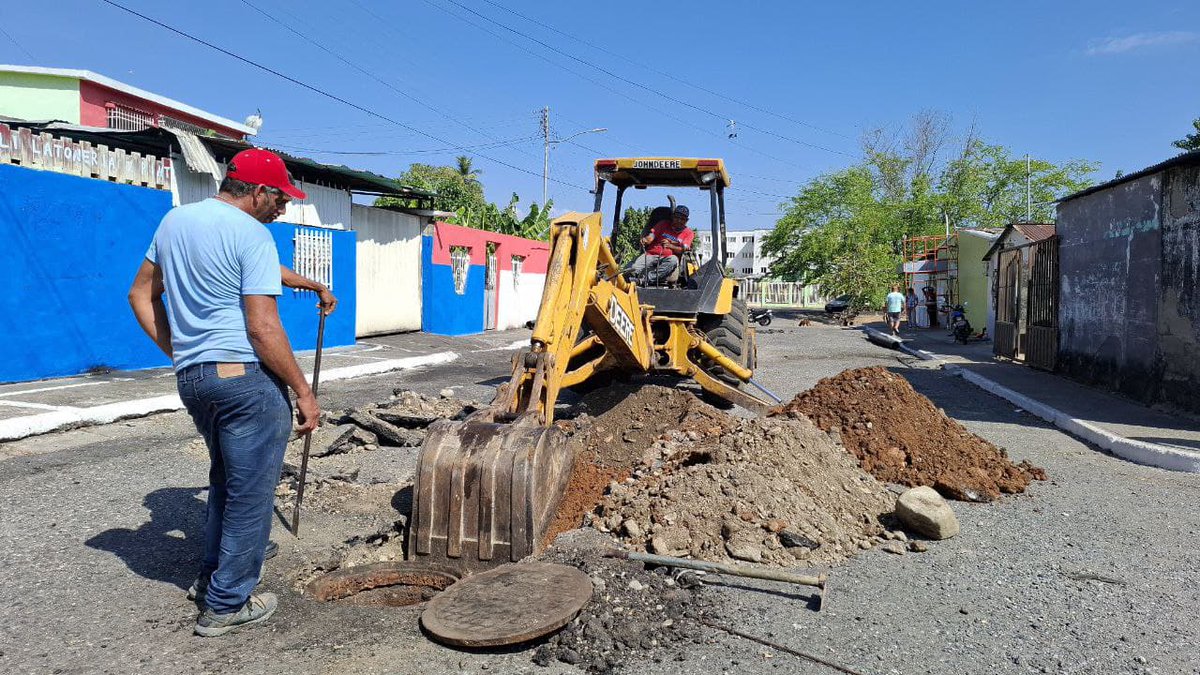 Alcaldia_Araure's tweet photo. AVANZAMOS EN ARAURE CON LA RECONSTRUCCIÓN DE COLECTOR EN LA QUEBRADITA BANCO OBRERO | Trabajos que iniciamos hoy sábado en el marco del plan estadal Fiesta de las Aguas Servidas 2025, para garantizar el buen funcionamiento de este sistema. https://t.co/55GySQO2tv