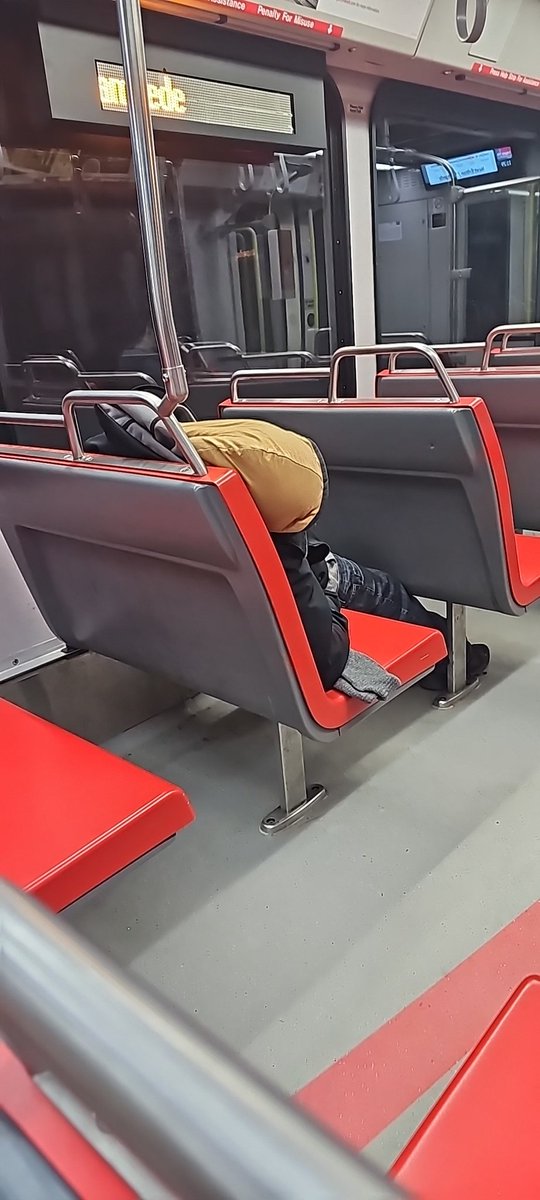 deugras's tweet photo. @calgarytransit car 2237 smells like rotting socks heading north leaving 39th st station https://t.co/4mewxvQLlJ