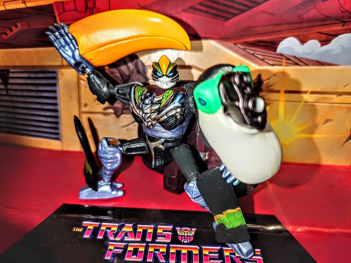 skip_duck's tweet photo. オニオオハシから戦闘ロボに変身！！サイバトロン 銃士『スムーズトーカー』完成しました。
#transformers
＃トランスフォーマー
#カスタムTF https://t.co/mJ7mKz88NH