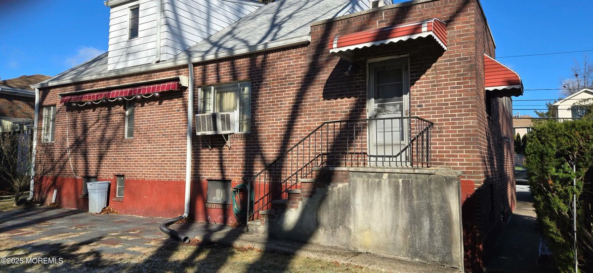 MikeSpinetta's tweet photo. 310 Riverdale Drive, Fort Lee, NJ, 07024
4 bed | 3 bath 1785 Sq. Ft.
Active | 850000
https://t.co/twY447L7zR
Charming Brick Cape Cod Nestled in the heart of Fort Lee, this classic brick Cape Cod sits on an oversized lot, offering endless potential for its next owner. With 4... https://t.co/u2SyfO7XhT