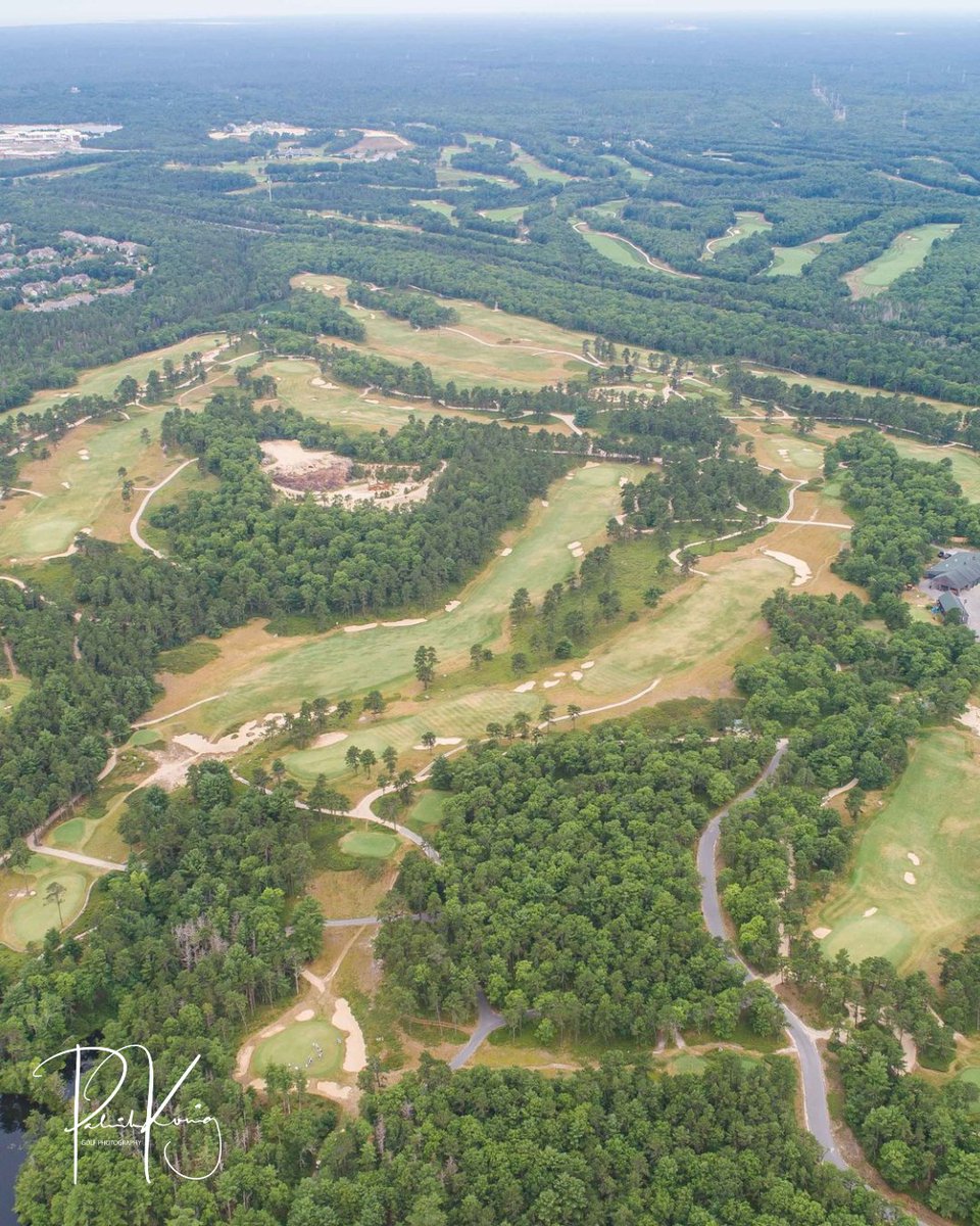 top100golf's tweet image. As good as Sand Hills? 🏌️‍♂️

Nestled in Plymouth, MA, Old Sandwich Golf Club is a Crenshaw &amp;amp; Coore gem with Cape Cod Bay views. Classic design, natural beauty—unforgettable golf. Not quite Sand Hills, but close.

📷 @patrickjkoenig

#OldSandwichGolf #CooreAndCrenshaw #GolfDesign