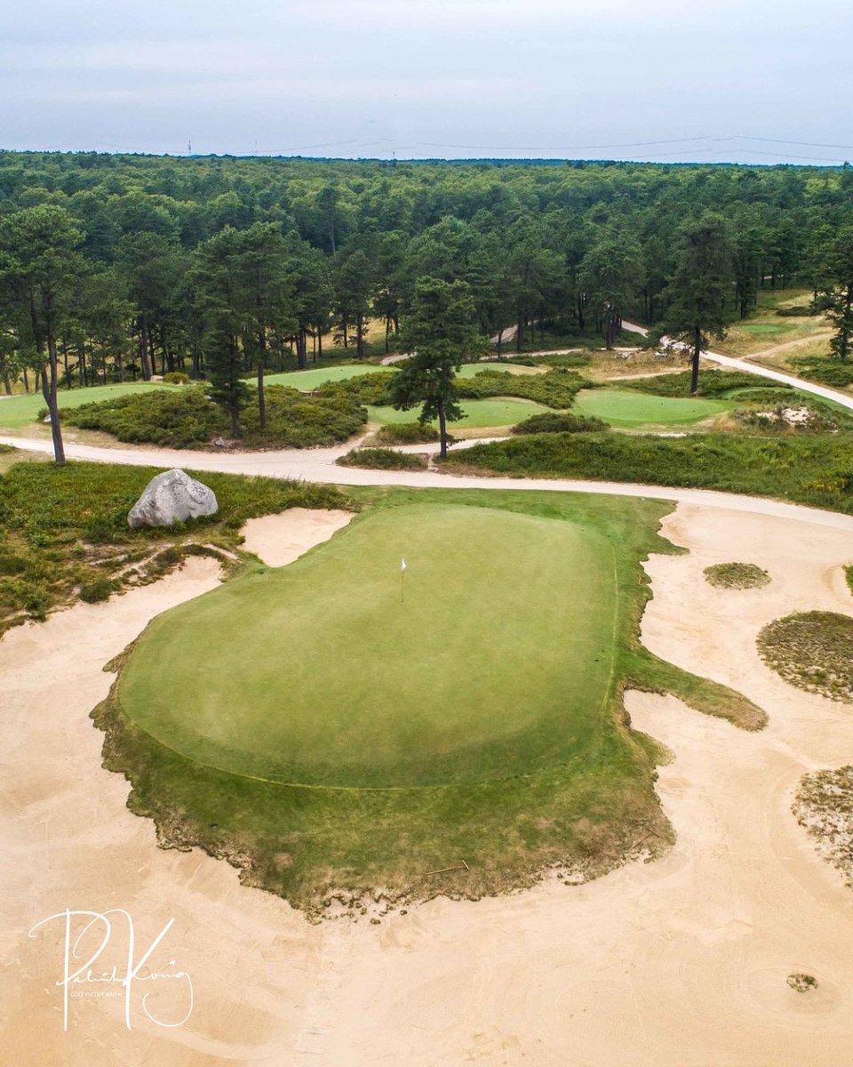 top100golf's tweet image. As good as Sand Hills? 🏌️‍♂️

Nestled in Plymouth, MA, Old Sandwich Golf Club is a Crenshaw &amp;amp; Coore gem with Cape Cod Bay views. Classic design, natural beauty—unforgettable golf. Not quite Sand Hills, but close.

📷 @patrickjkoenig

#OldSandwichGolf #CooreAndCrenshaw #GolfDesign