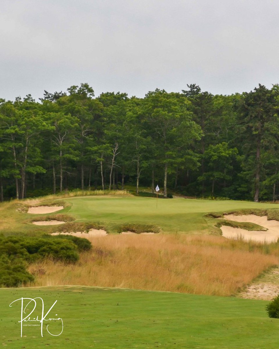 top100golf's tweet image. As good as Sand Hills? 🏌️‍♂️

Nestled in Plymouth, MA, Old Sandwich Golf Club is a Crenshaw &amp;amp; Coore gem with Cape Cod Bay views. Classic design, natural beauty—unforgettable golf. Not quite Sand Hills, but close.

📷 @patrickjkoenig

#OldSandwichGolf #CooreAndCrenshaw #GolfDesign