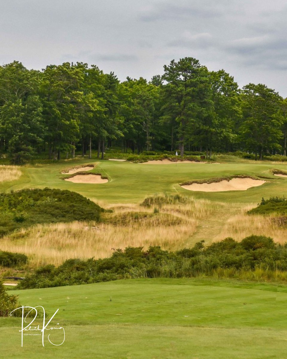 top100golf's tweet image. As good as Sand Hills? 🏌️‍♂️

Nestled in Plymouth, MA, Old Sandwich Golf Club is a Crenshaw &amp;amp; Coore gem with Cape Cod Bay views. Classic design, natural beauty—unforgettable golf. Not quite Sand Hills, but close.

📷 @patrickjkoenig

#OldSandwichGolf #CooreAndCrenshaw #GolfDesign
