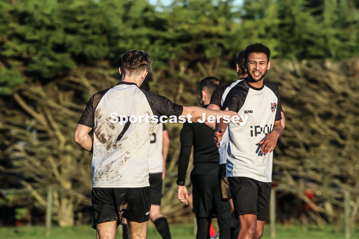 𝗪𝗔𝗡𝗗𝗘𝗥𝗘𝗥𝗦 𝗕𝗘𝗔𝗧 𝗖𝗥𝗢𝗦𝗦𝗞𝗘𝗬𝗦! ⚽

Jersey Wanderers put in a solid team performance to secure an important three points with a 3-0 win against St Peter! 👊🏼

Well done to both teams, what a day it was for some footy too! ☀️

More snaps from Dan to come soon! 📸