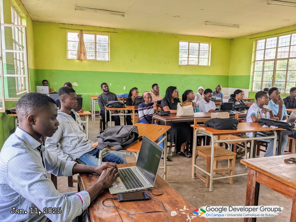 gdgocucbukavu's tweet photo. 🎉 1 mois validé 🎉
Nous avons eu notre événement cet après-midi pour couronner le 1er mois du programme #RoadToMentor 💯
Merci à toute l'équipe de nos Leads et Mentors ☺️ et beaucoup de courage aux apprenants 💪🏾

#gdgocucb #mentorsgdgocucb
@GDGAfriqueFranc @GdgKivu @drcmin2

🚀 https://t.co/kmeHUabXPy