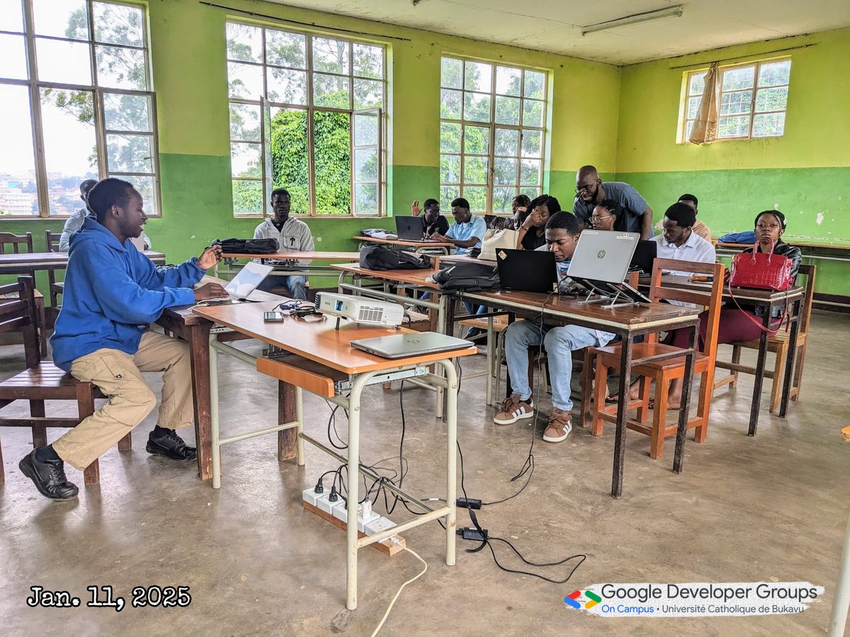 gdgocucbukavu's tweet photo. 🎉 1 mois validé 🎉
Nous avons eu notre événement cet après-midi pour couronner le 1er mois du programme #RoadToMentor 💯
Merci à toute l'équipe de nos Leads et Mentors ☺️ et beaucoup de courage aux apprenants 💪🏾

#gdgocucb #mentorsgdgocucb
@GDGAfriqueFranc @GdgKivu @drcmin2

🚀 https://t.co/kmeHUabXPy