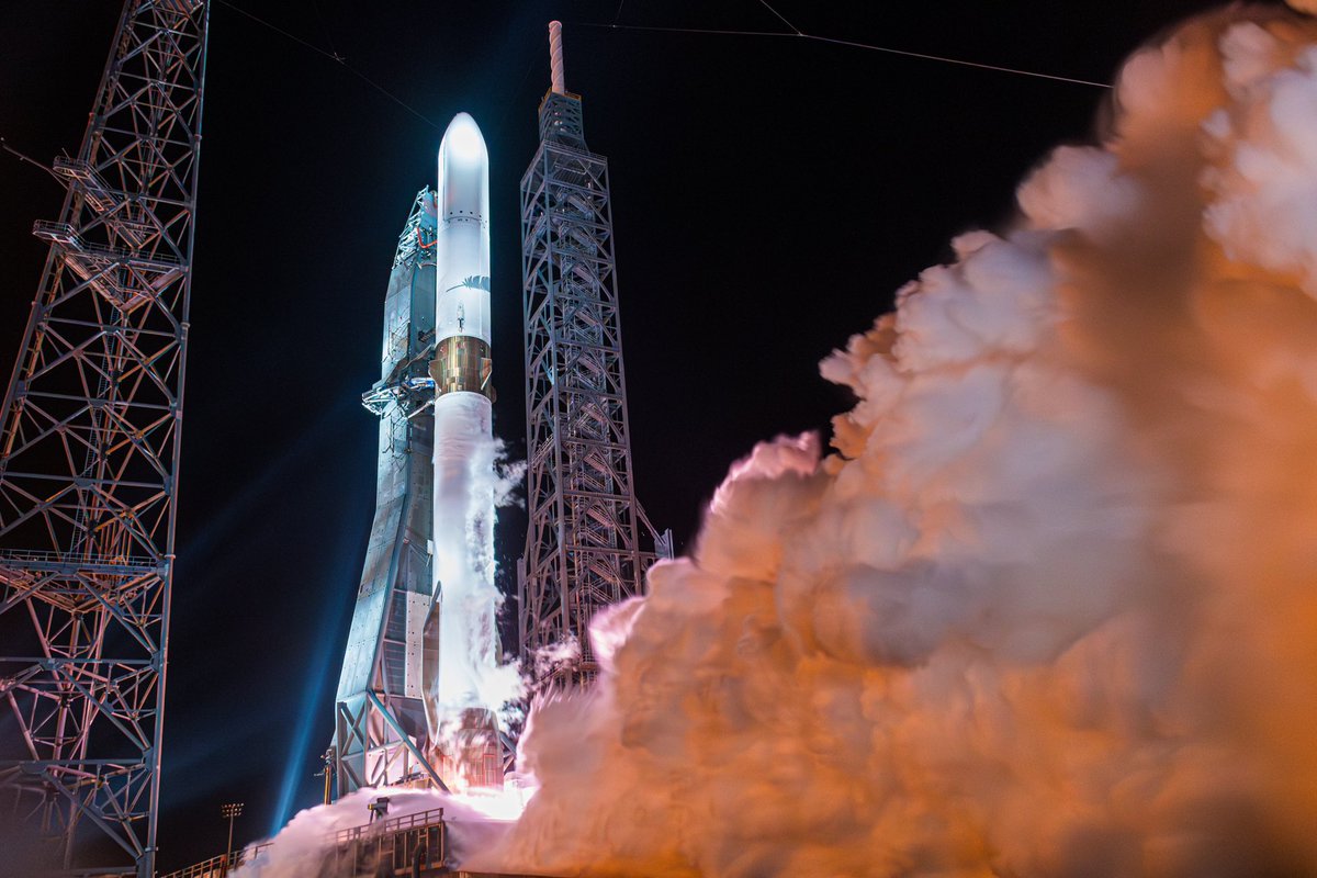 Chris_Kurdyla's tweet photo. 🇺🇸 🚀 „Old” New Glenn cz. 3 - Na platformie...

Skoro dotarliśmy na platformę startową,  pora zobaczyć, co tam w ogóle stoi. New Glenn to zawodnik klasy ciężkiej. Jeśli debiut okaże się udany, przez jakiś czas będzie dzierżyć tytuł największej operacyjnej rakiety świata.

1/22 https://t.co/ilM24Noa1Z