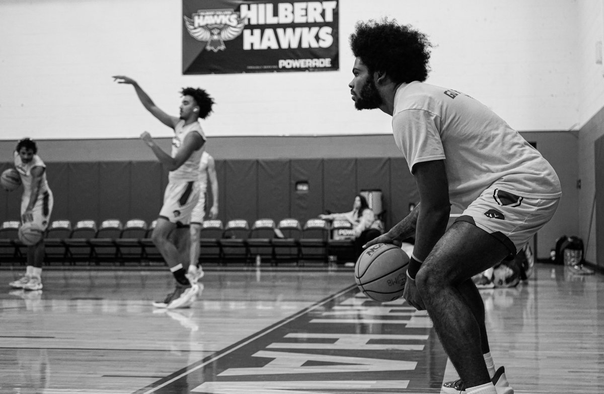 brzoprod's tweet photo. @HilbertMBB gets ready to face off against @LRU_Mbball https://t.co/FMro9e4aK4