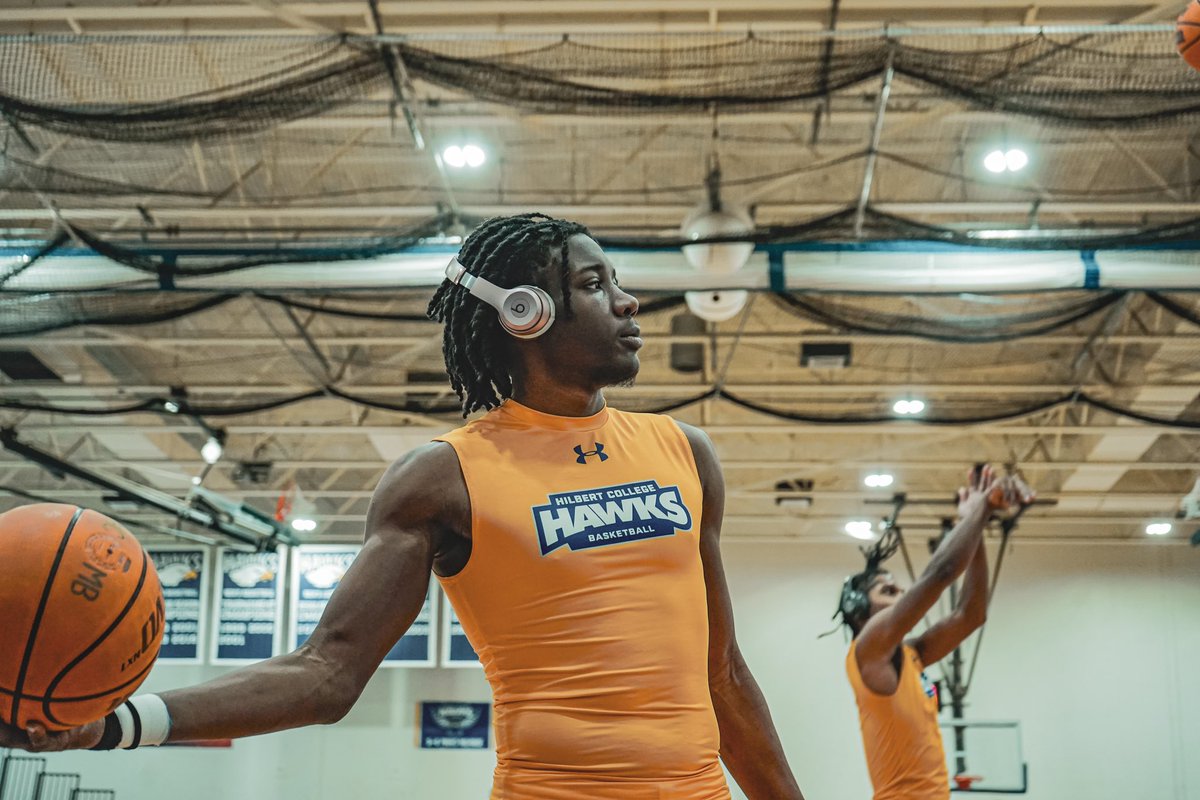 brzoprod's tweet photo. @HilbertMBB gets ready to face off against @LRU_Mbball https://t.co/FMro9e4aK4