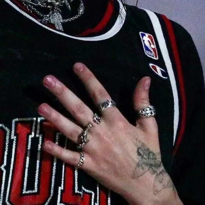 chihirodoll's tweet image. thinking.