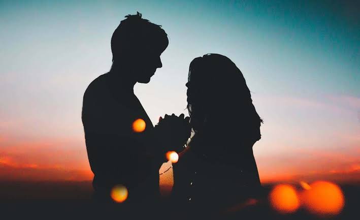 moyseskpranos's tweet photo. La distancia deja de ser distancia cuando los amantes logran conectar sus almas por medio de una pasión; el tiempo deja de medirse en minutos, horas o días para medirse en miradas, besos y suspiros.
#PasiónSinFronteras
#TiempoDeAmor
#AmorEterno
#RomanceInfinito
#SuspirosDeAmor https://t.co/KzbDlWy2uc