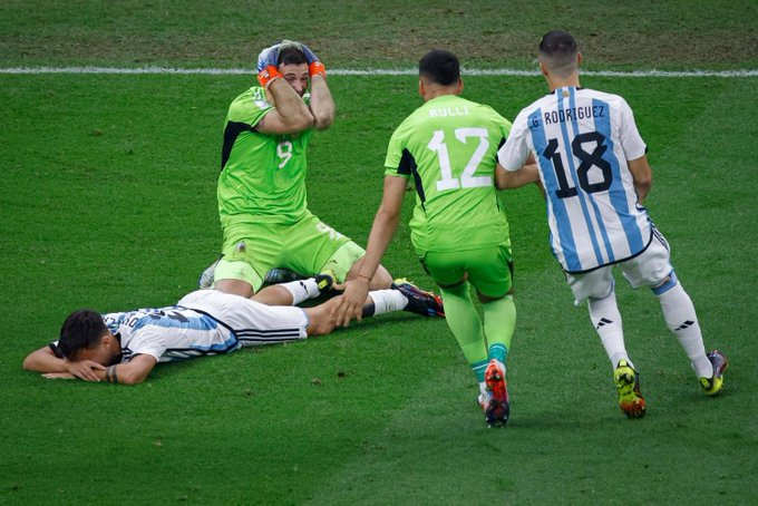 JEKAKSKSKSKDKJSKKS COMO QUE RECIÉN VEO ESTA FOTO??? 9/12/18  

RIVER ES LOCURAAAAAAAAAAAA